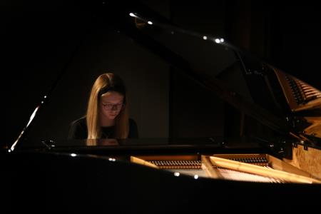 KONCERT ABSOLVENTOV GLASBENE ŠOLE 10 FOTO LJUBO VUKELIČ